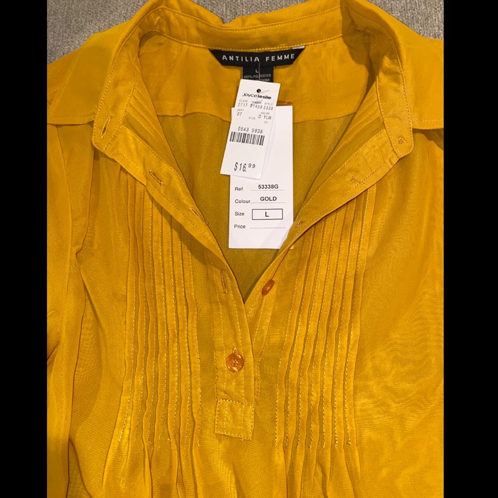 NWT Yellow Gold Blouse with Pleated Bib - Picture 2 of 4